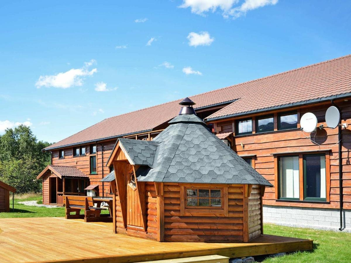 Six-Bedroom Holiday Home In Eidsvag Room photo