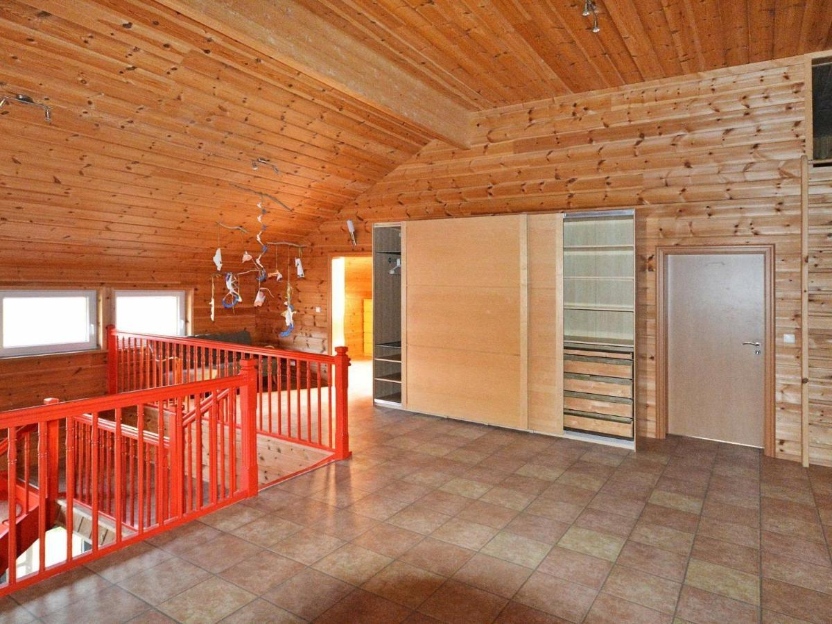 Six-Bedroom Holiday Home In Eidsvag Room photo